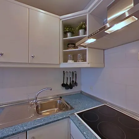 Tranquilo , Soleado Cerca De La Playa *