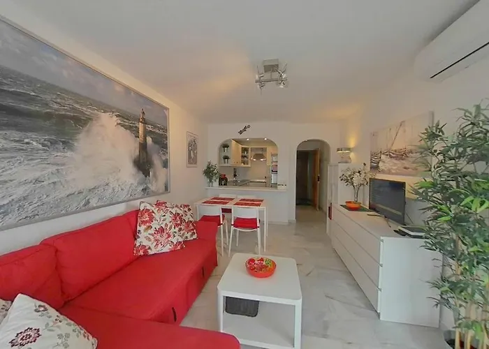 Tranquilo , Soleado Cerca De La Playa * Торремолинос